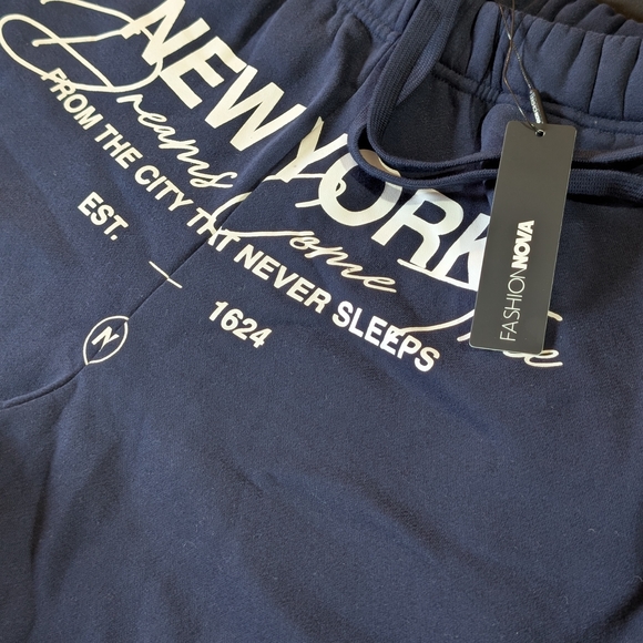 Fashion Nova New York Navy Cargo Women's Pants with White Graphic Size M NWT - Picture 6 of 10